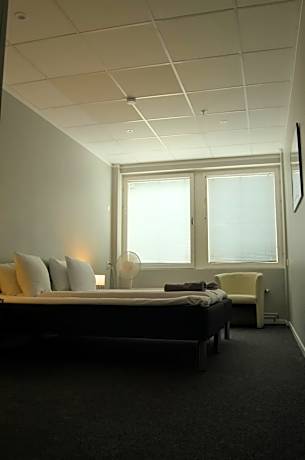 Large Double Room with Shared Bathroom with Window