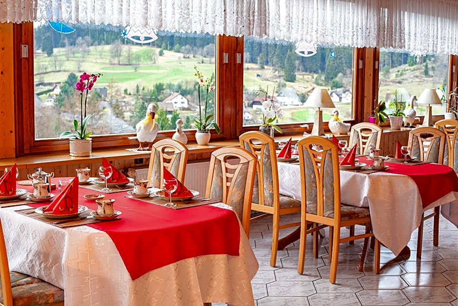 Auerhahn Bed and Breakfast - Black Forest - Waldhotel