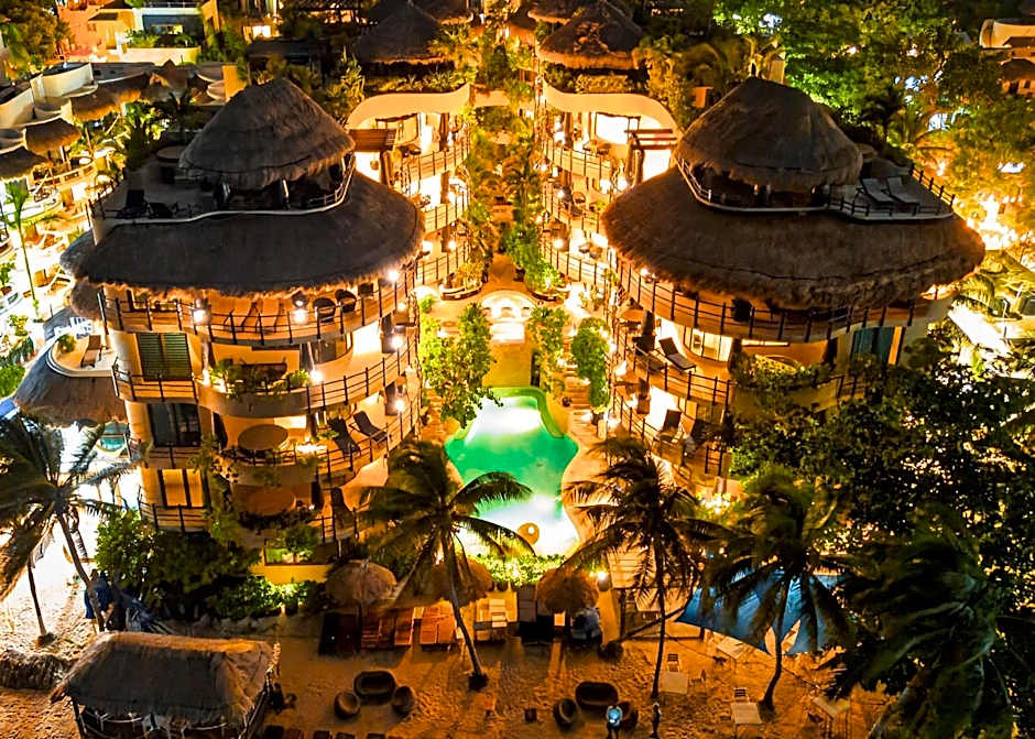 El Taj Oceanfront and Beachside Condo Hotel