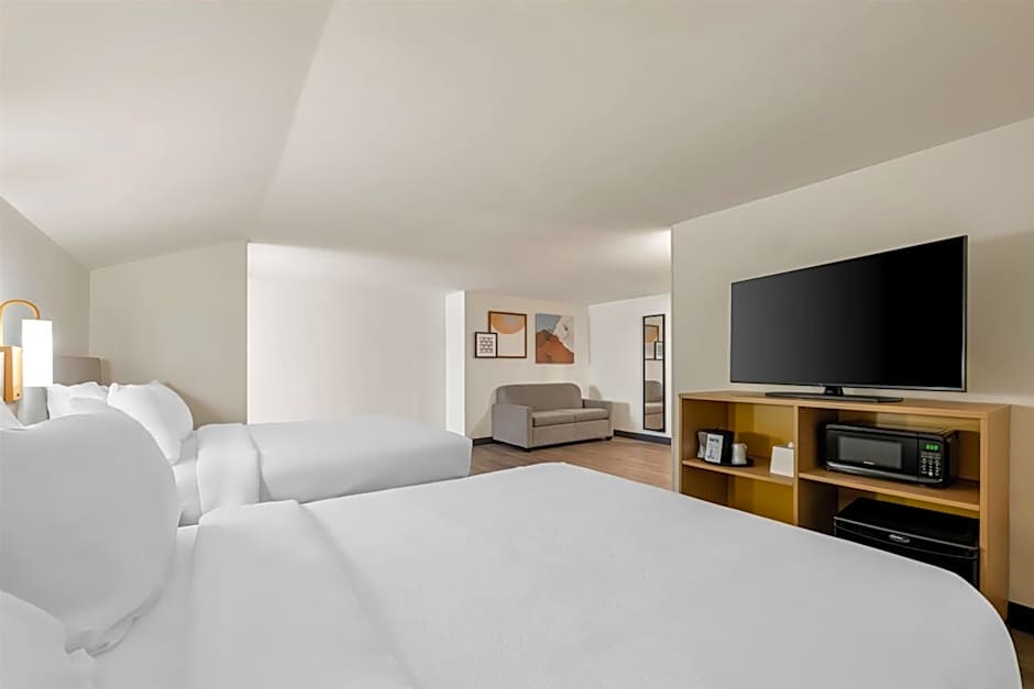 Spark by Hilton Freeport