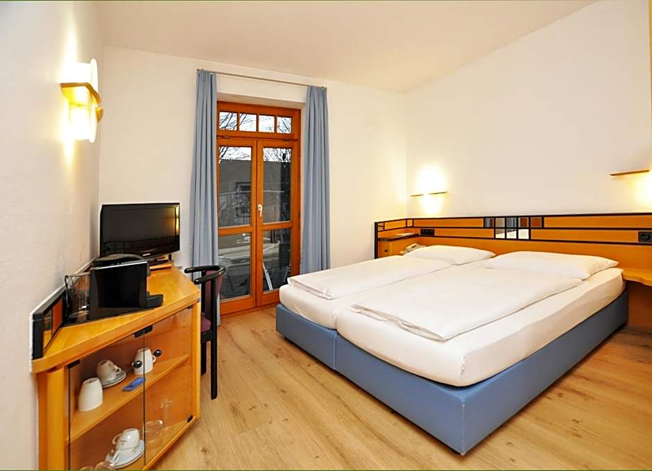 Villa Waldperlach by Blattl