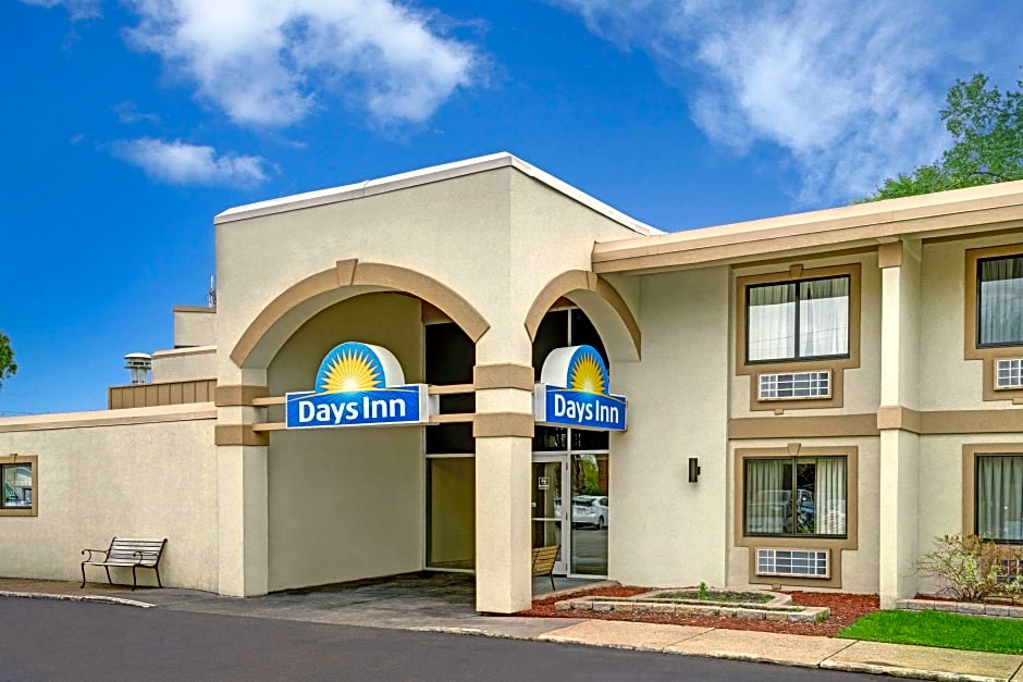 Days Inn by Wyndham Bloomington West