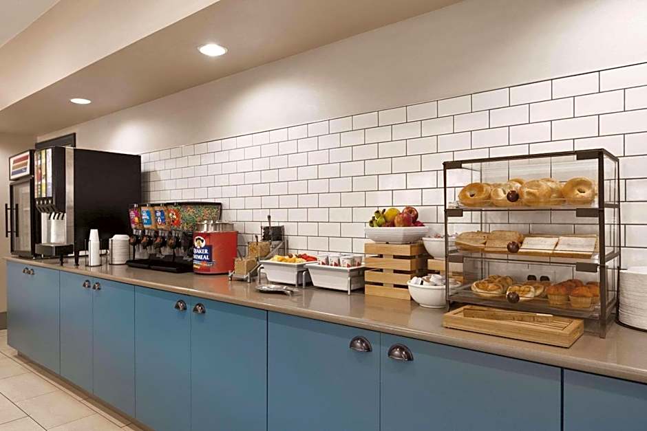 Country Inn & Suites by Radisson, Washington, D.C. East - Capitol Heights, MD