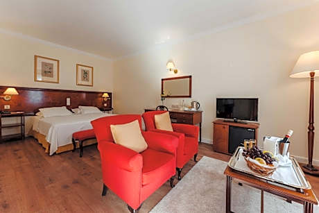 Deluxe Double or Twin Room with Balcony and Garden View