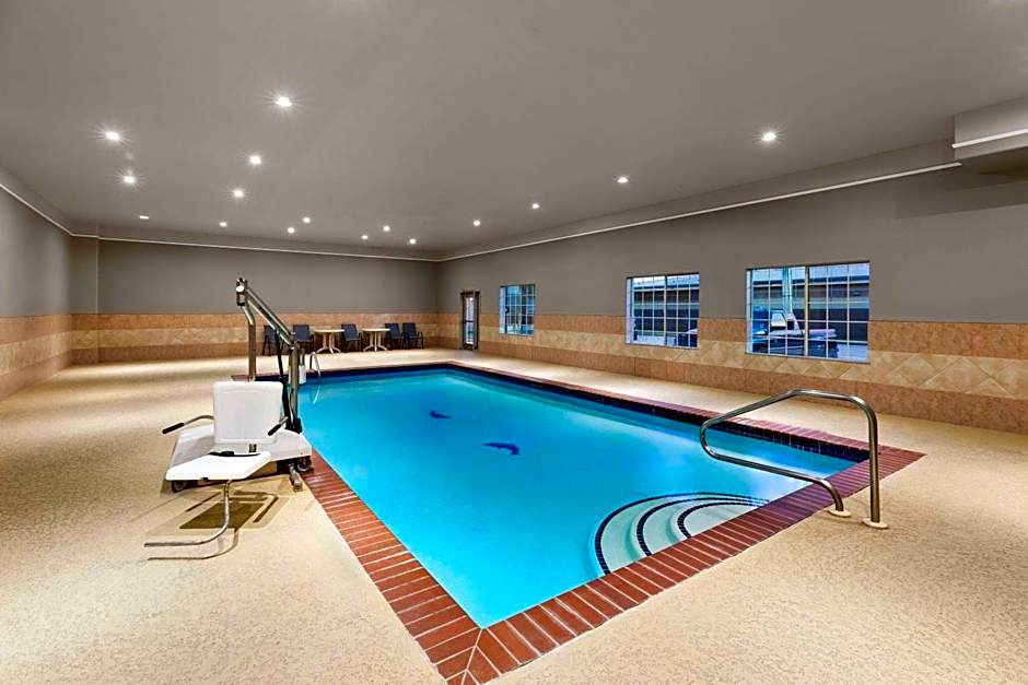La Quinta Inn & Suites by Wyndham Deer Park