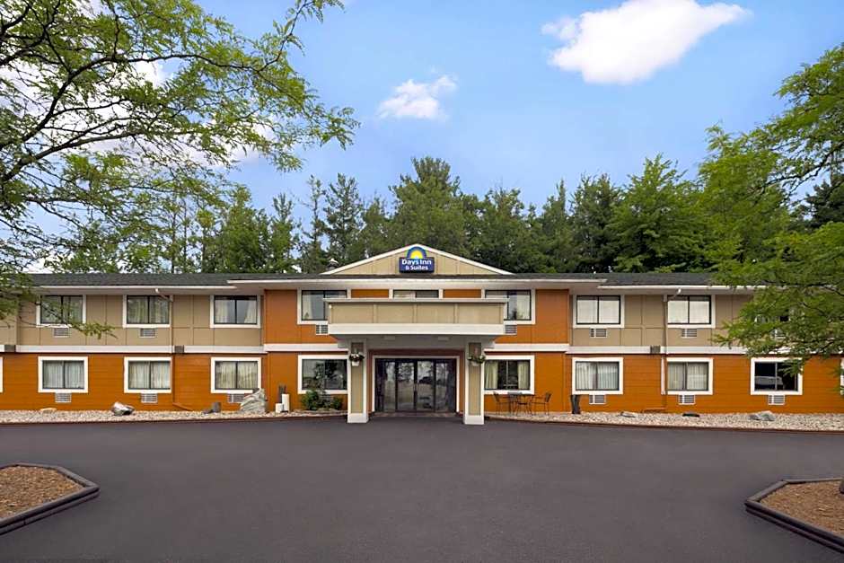 Days Inn & Suites by Wyndham Stevens Point