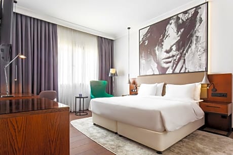 1 King 2 Room Suite Non-Smoking