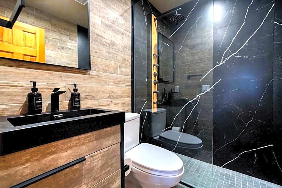 The Haüs Windham - Spacious Suites, Hot Tub, Mountain Views!