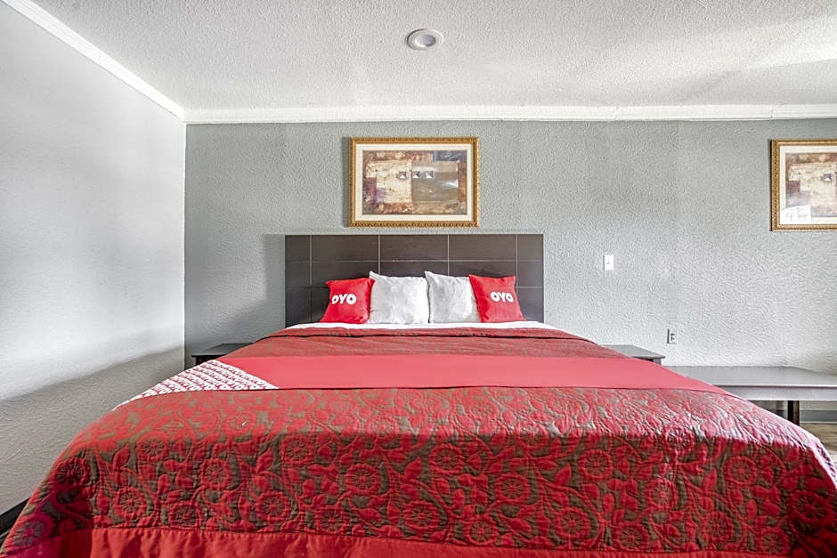 OYO Hotel Pineville LA Hwy 165