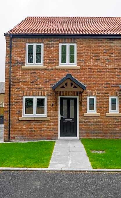 Durham, Free Parking, Central - Modern House