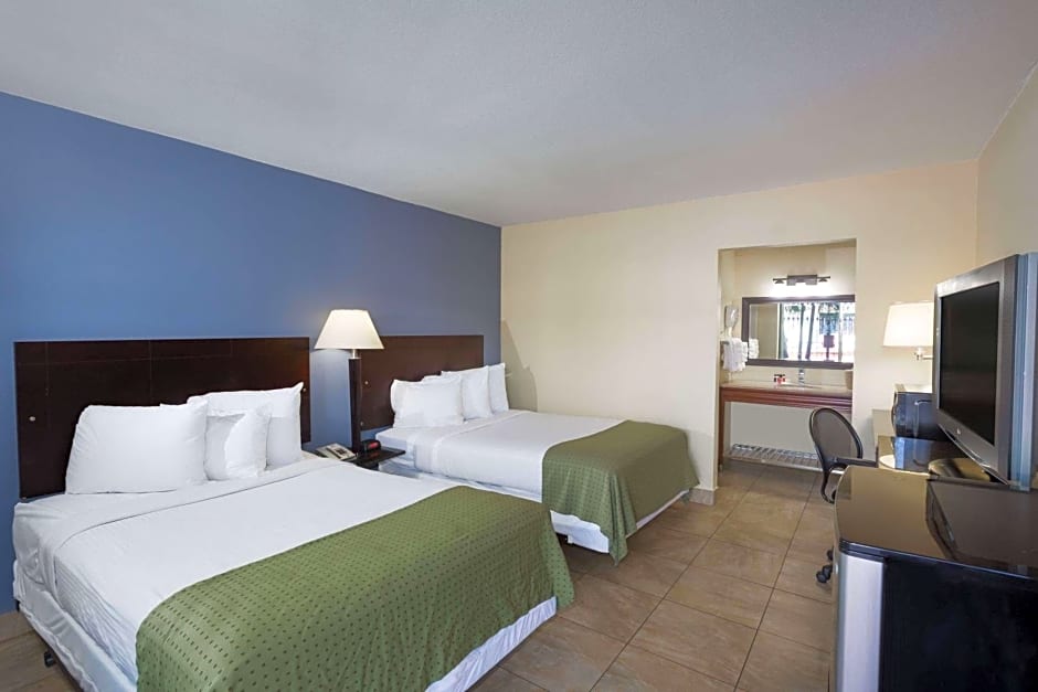 Days Inn by Wyndham St. Petersburg / Tampa Bay Area