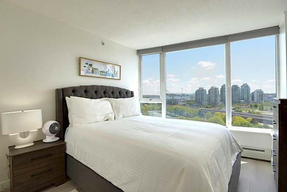 Luxary Condo Downtown Vancouver with free parking
