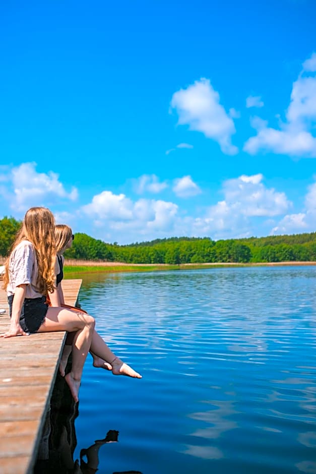 RiW Małe Swory - Domek pływający Houseboat i domki drewniane