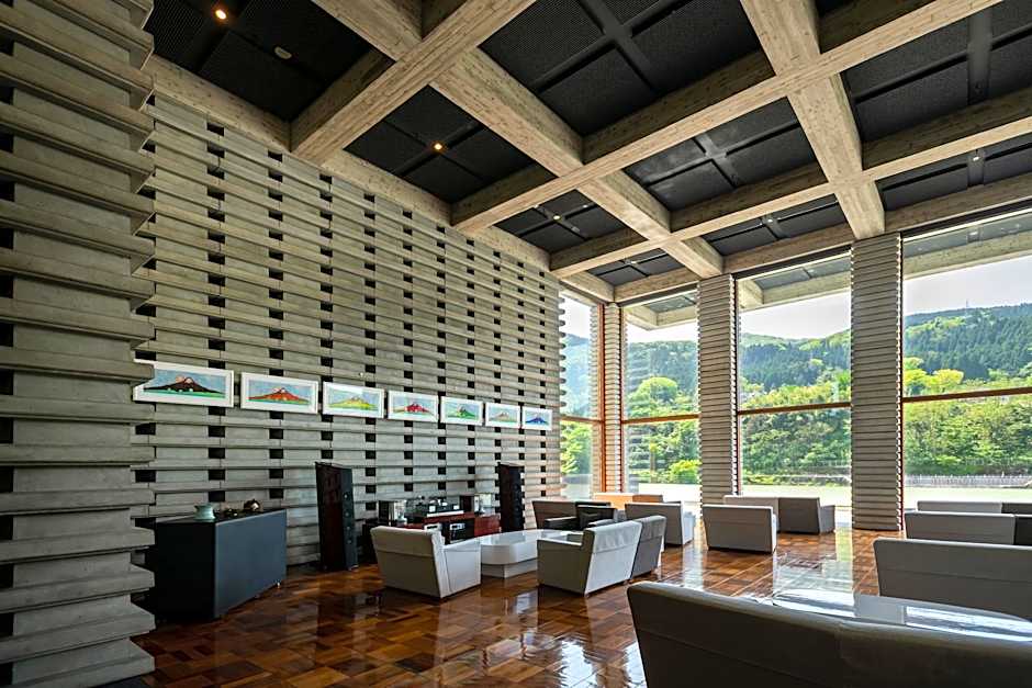 River Retreat Garaku