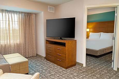 2 Queen Beds 1 Bedroom Suite Comm Access