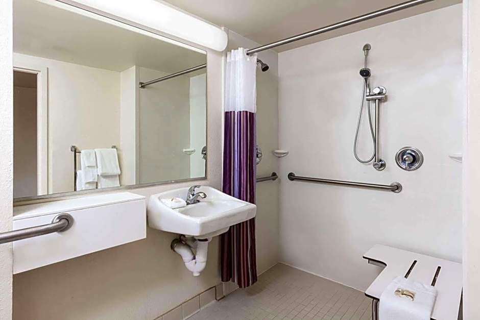 La Quinta Inn & Suites by Wyndham Garden City