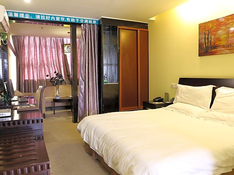 Green Tree Inn Taicang Baolong Square Hotel