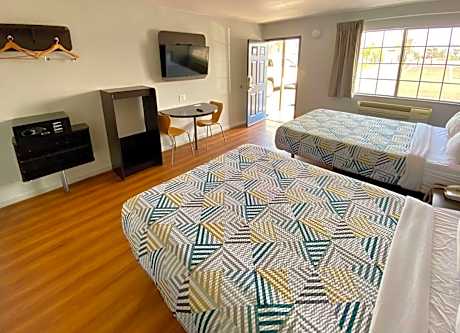 Queen Room with Two Queen Beds - Disability Access - Non-Smoking