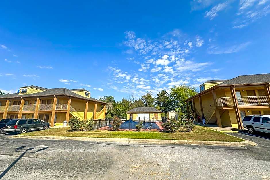 Bonita Lakes Inn