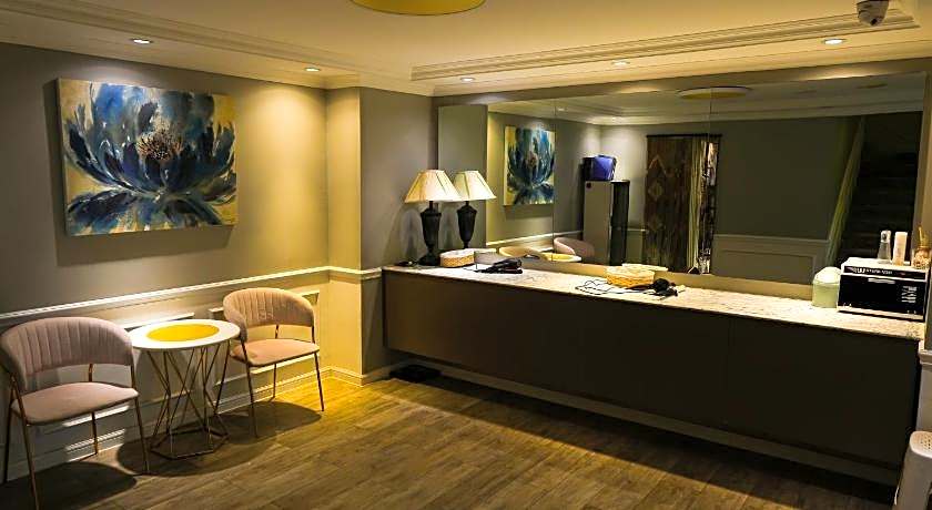 Chinggis Khaan Hotel