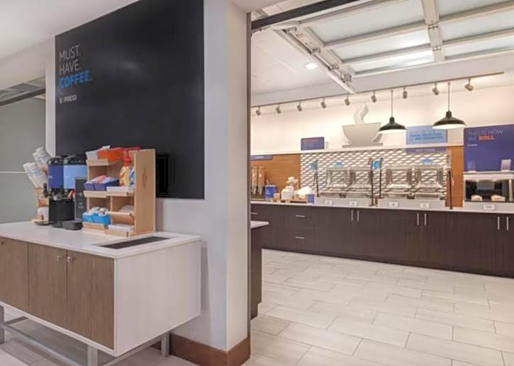 Holiday Inn Express & Suites - Detroit - Dearborn By IHG