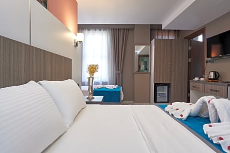 deluxe family room
