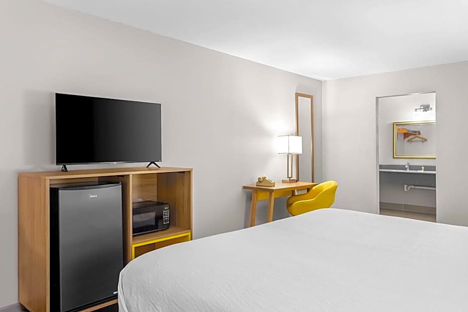 Days Inn by Wyndham Huntington