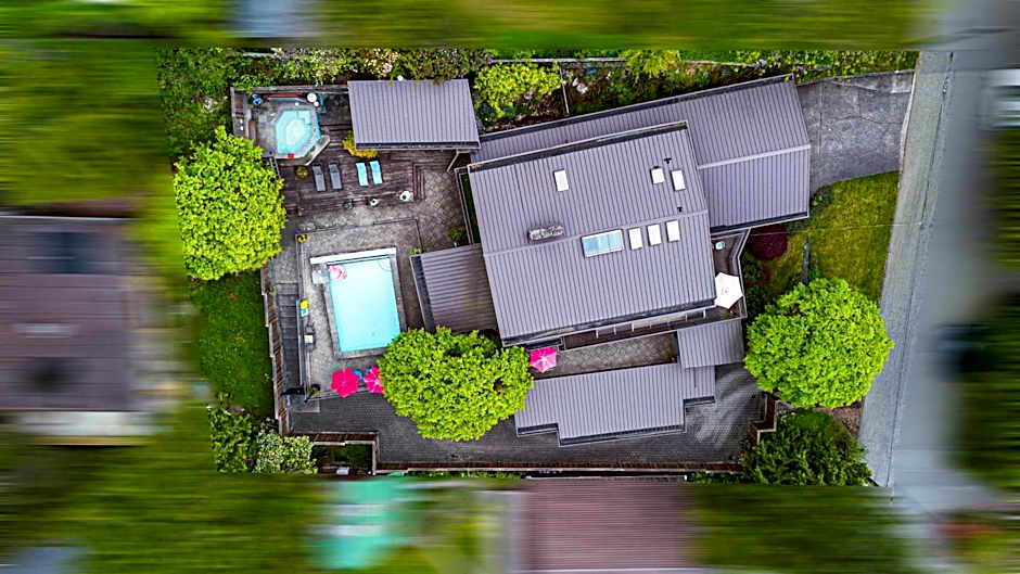 Seymour Private Bedroom, Ensuite Bathroom with Shared Pool, Hot Tub with Views