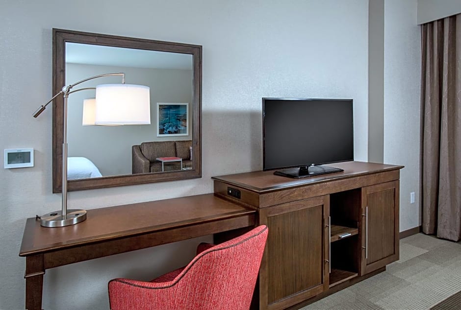 Hampton Inn & Suites Oahu/Kapolei, HI - FREE Breakfast