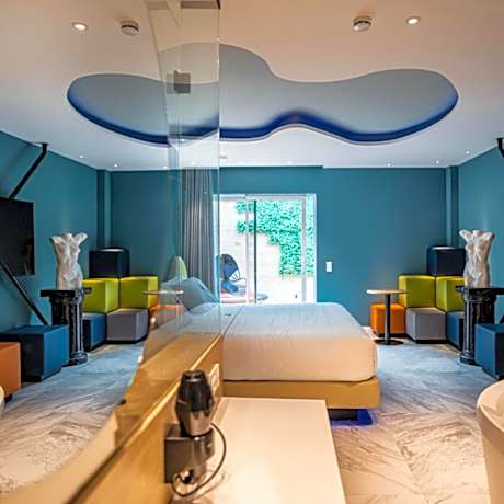 Deluxe Suite with Spa Bath