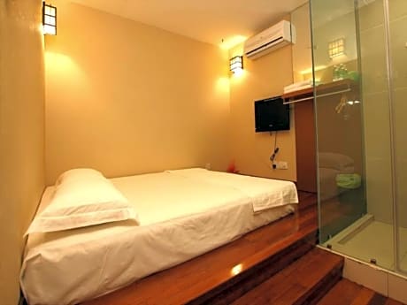 Japanese Room With Shared Toilet