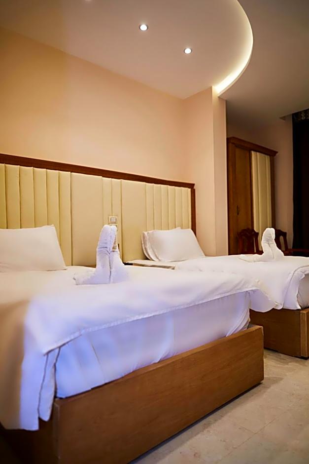 Grand Pyramid View Hotel