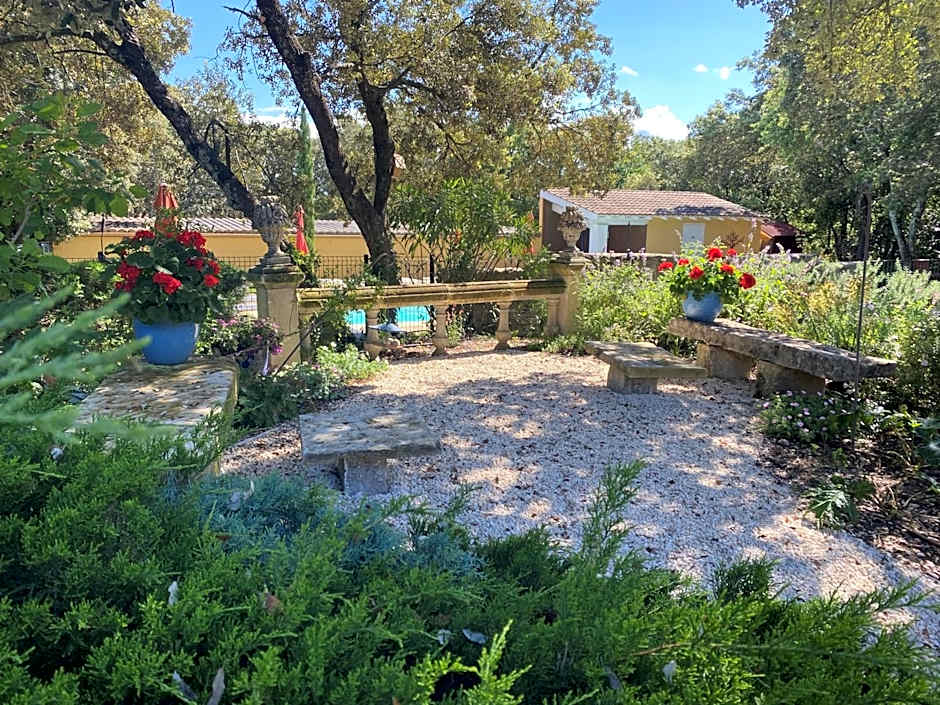 Logis Hôtel La Bastide De Grignan & Restaurant "La Chênaie"