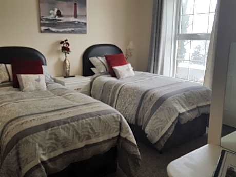 Twin Room with Private Bathroom