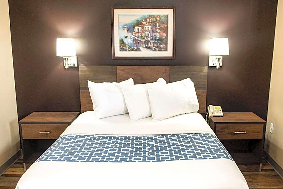 Suburban Studios Charlotte - Ballantyne