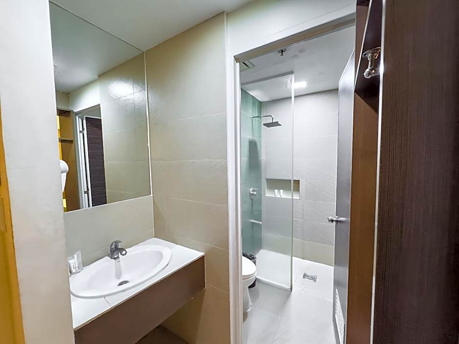 The Ritz Hotel at Garden Oases (Multiple-Use Hotel)