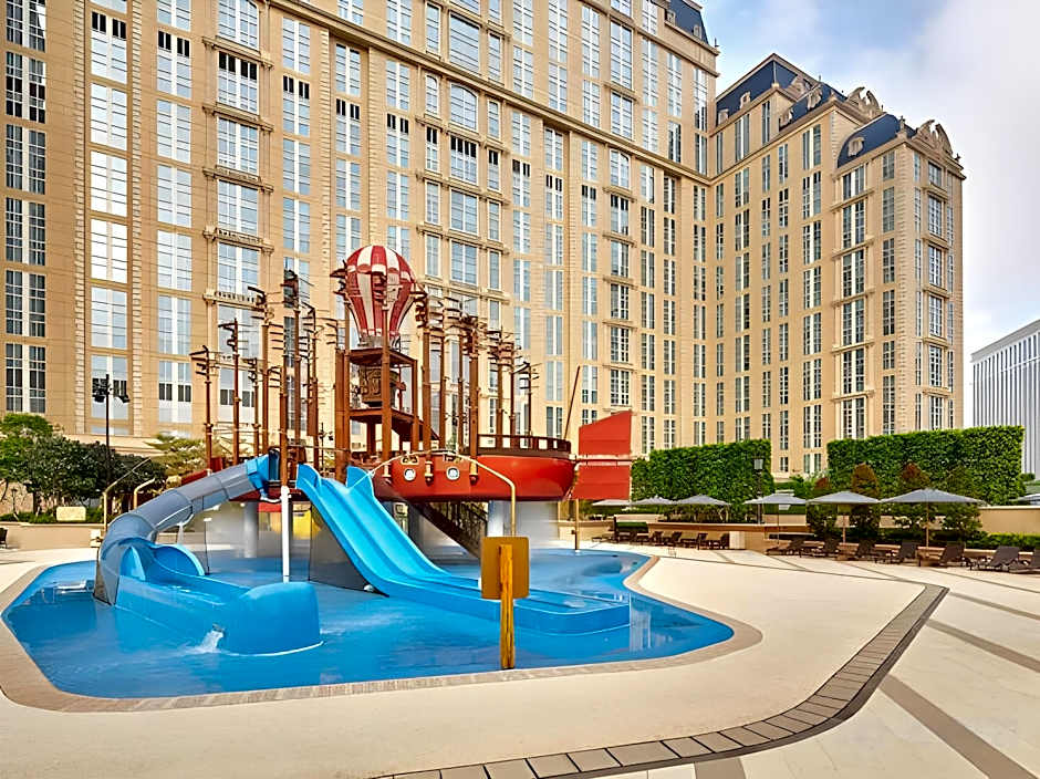 The Parisian Macao