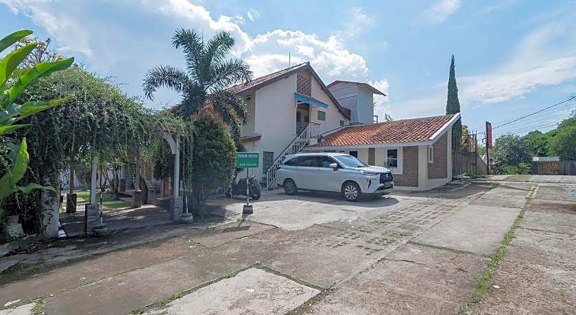 RedDoorz near Farmhouse Lembang