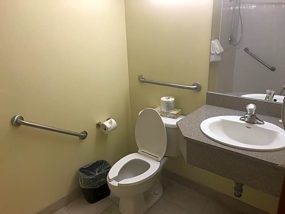 Super 8 by Wyndham Barrie South