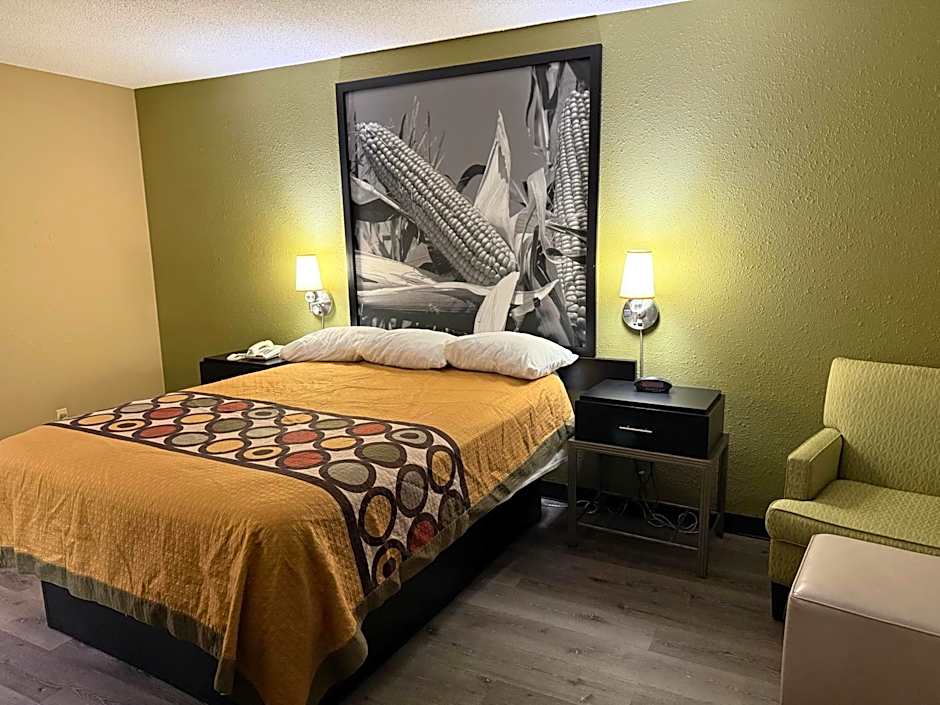 Super 8 by Wyndham Mendota I-39