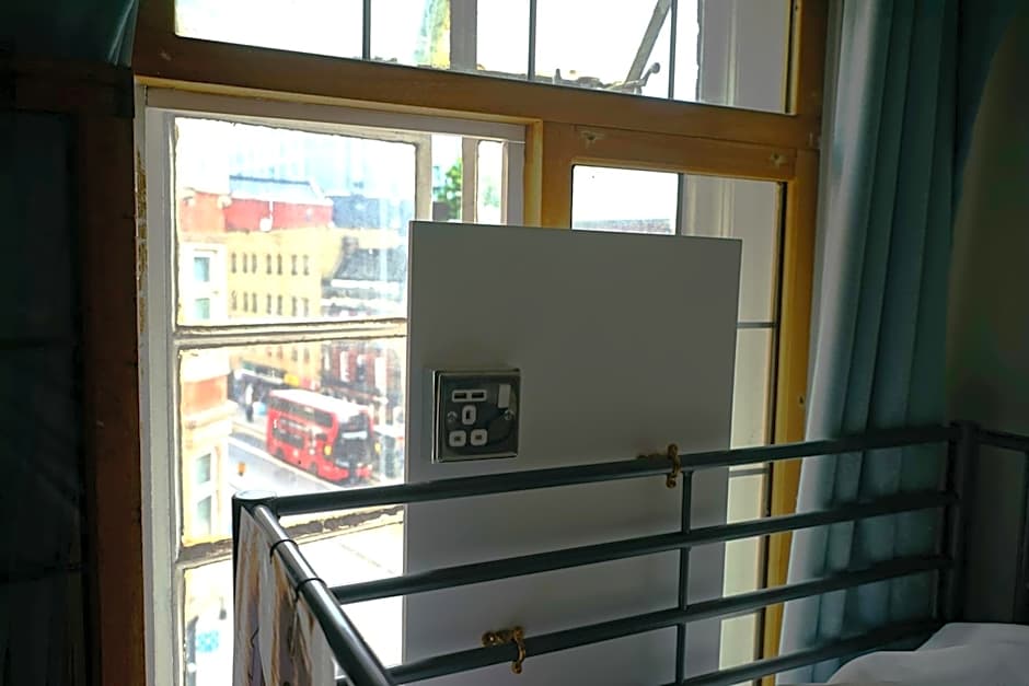 The Walrus Bar and Hostel