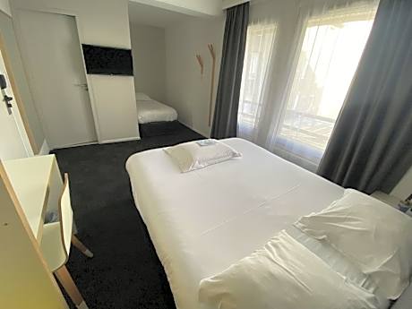 Triple Room with 1 Double + 1 Single Bed