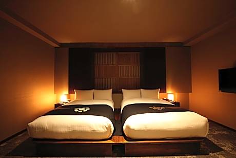 Room with Tatami Area and Shower