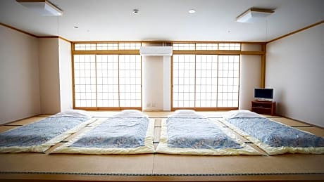 Deluxe Family Room - Non-Smoking