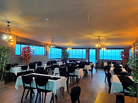 The Elysian Resort Hotel & Restaurant - Bar
