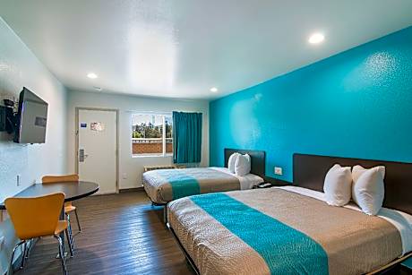 2 Queen Beds - Non-Smoking