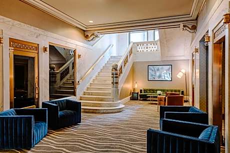 Club Quarters Hotel, Wacker at Michigan