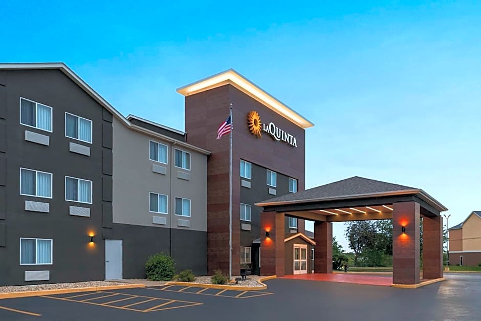 Photo 1 of 31 of La Quinta Inn & Suites by Wyndham Peru Starved Rock St Park