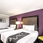 La Quinta Inn & Suites by Wyndham Cincinnati Sharonville