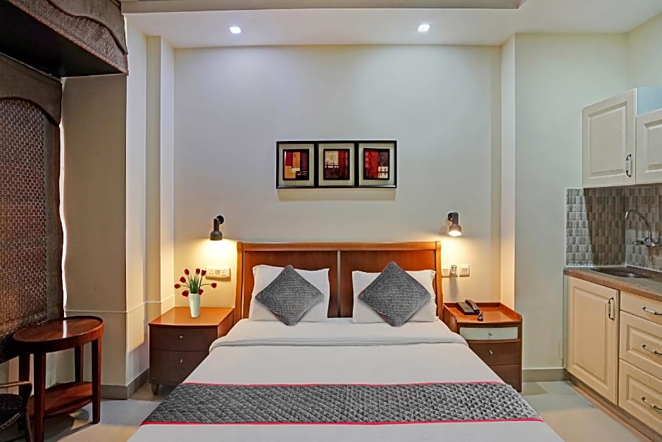 Qotel Noida 51 couple Friendly 